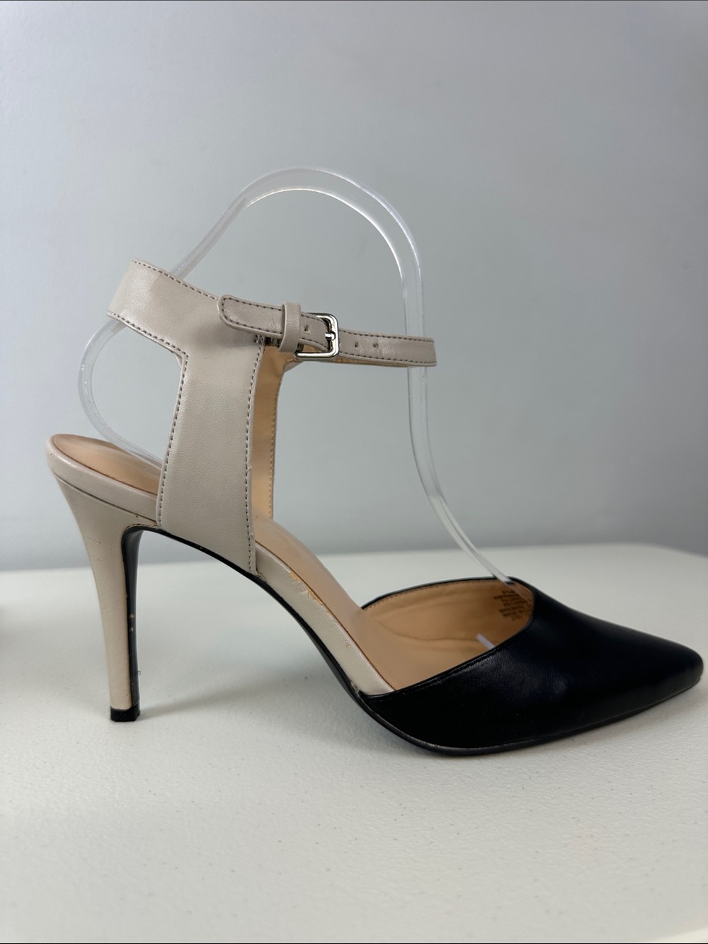 Nine West Black and Cream Pointed Toe Ankle Strap Pumps Heels Sz 8.5